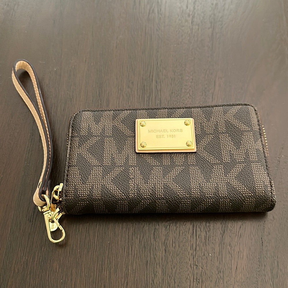 Michael Kors wallet/wristlet. NWOT